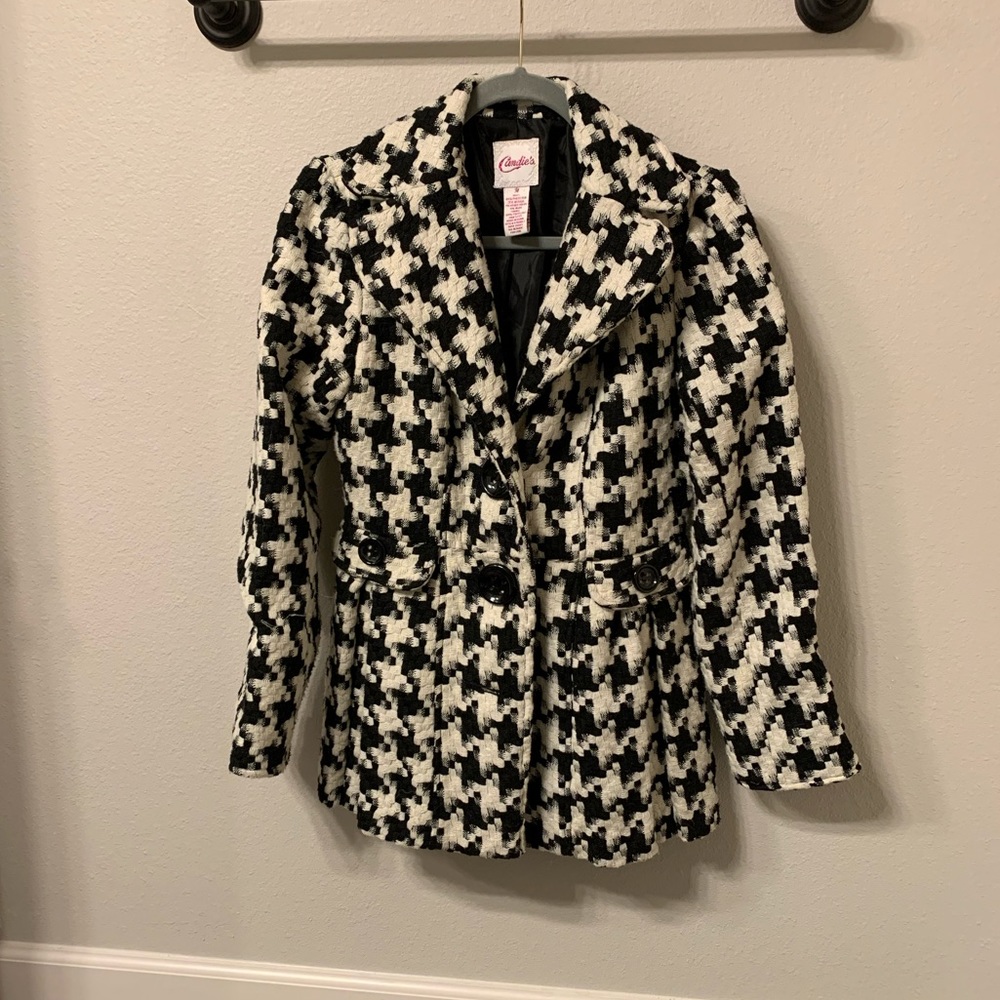 Houndstooth Coat, black and white, great details and fitted waist